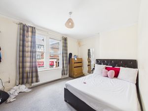 Flat 3- click for photo gallery